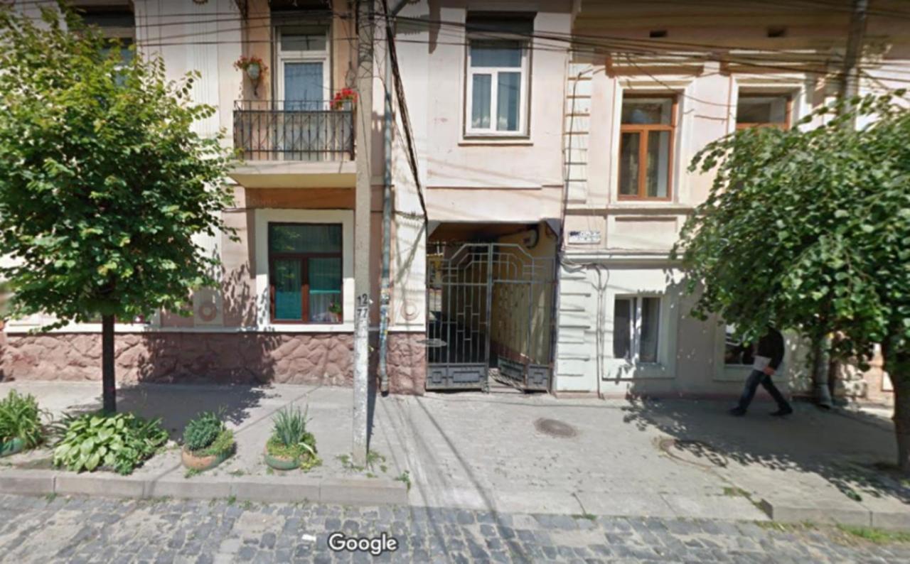 Apartment In The Historical City Center チェルニウツィー エクステリア 写真